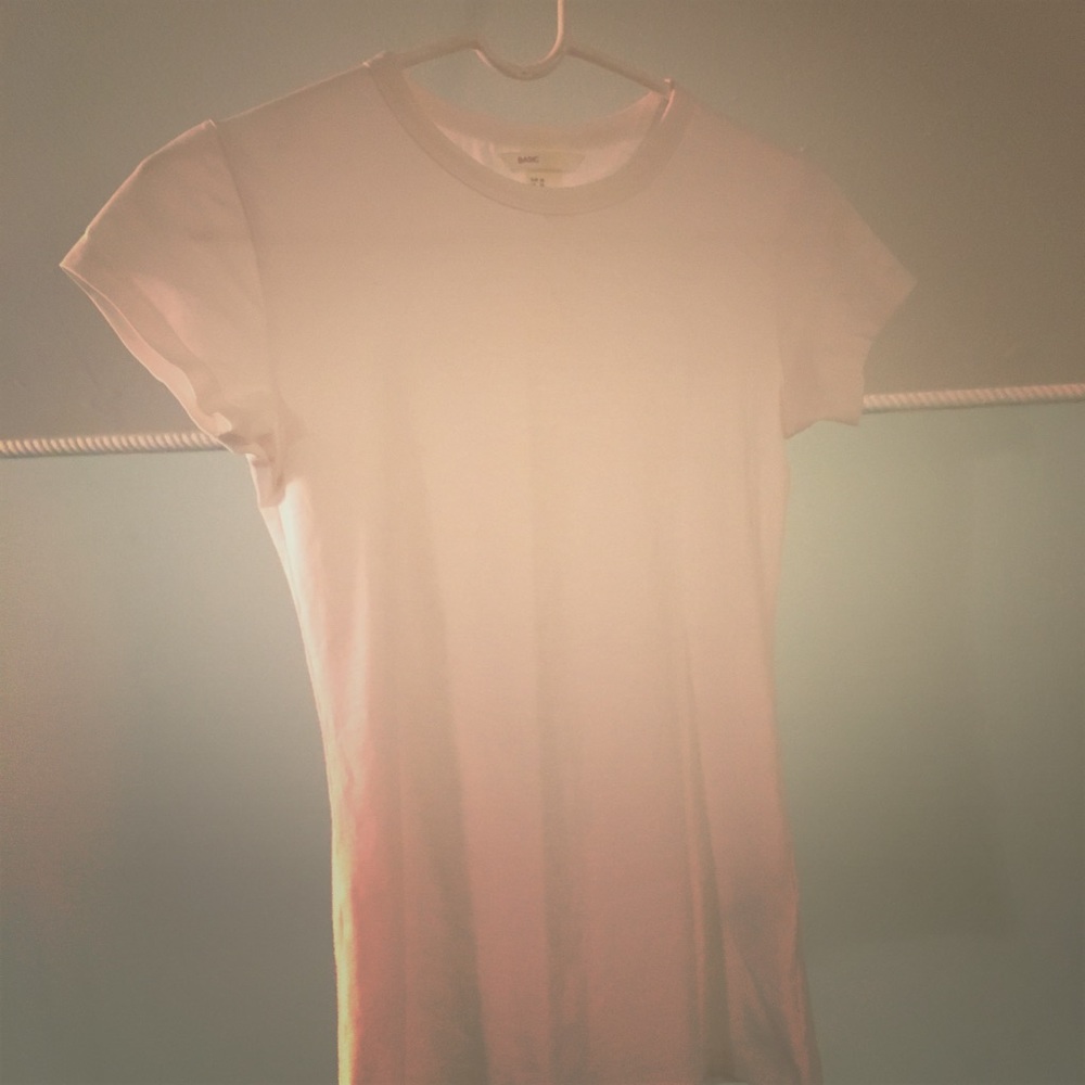 White tee